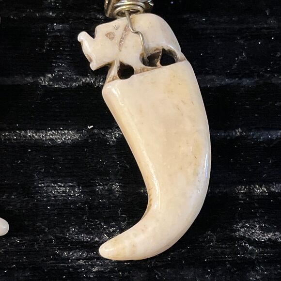 Vintage Carnelian Agate & Carved Bovine Bone Rhinoceros Clip On Earrings - Picture 5 of 7